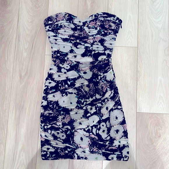 BCBG Dresses & Skirts - BCBG strapless dress (size 2)